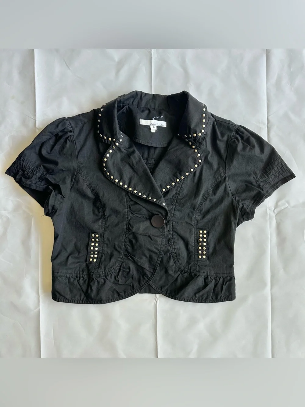 Color Swatch black cropped short sleeve jacket, size large